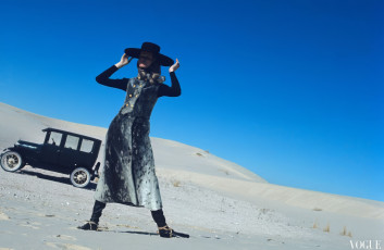 Veruschka by Franco Rubartelli (1968)