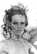 Veruschka by Franco Rubartelli (1968)