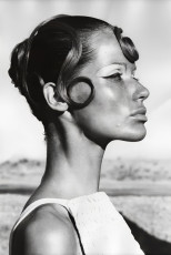Veruschka by Franco Rubartelli (1968)