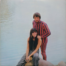 Sonny & Cher / SONNY & CHER'S GREATEST HITS (USA) by Jerry Schatzberg (1967)