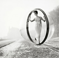 Simone d’Ailencourt (Bubble, Seine, Paris) by Melvin Sokolsky (1963)