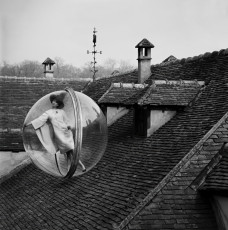 Simone d’Ailencourt (Bubble, Paris) by Melvin Sokolsky (1963)