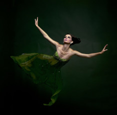 Dorothy McGowan (Fly Green Angelr, Paris) by Melvin Sokolsky (1965)