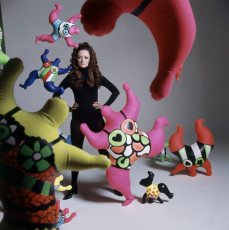 Niki de Saint-Phalle (french-american sculptor, painter, filmmaker author of colorful hand-illustrated books) by Bert Stern (1968)