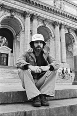 Paul Simon promotes a NY Public Library benefit concert by Allan Tannenbaum (1976)