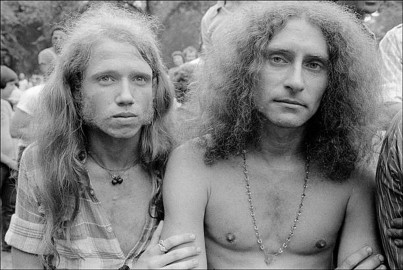 Close-up of a long-haired couple in Central Park by Allan Tannenbaum (1975)