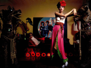 Pat Cleveland, Stephen Burrows (american fashion designer) by Charles Tracy (1972)