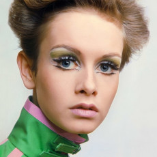 Twiggy by Ronald Traeger (1967)