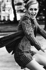 Twiggy by Ronald Traeger (1967)