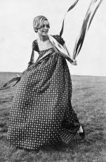 Twiggy by Ronald Traeger (1967)