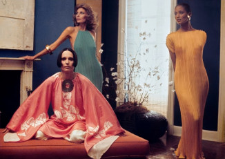 Mary McFadden, Jean Vanderbilt, Beverly Johnson by Deborah Turbeville (1975)