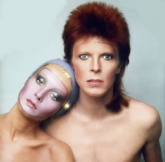Twiggy, David Bowie by Justin de Villeneuve (1973)