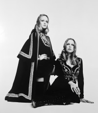 Twiggy, Pattie Boyd by Justin de Villeneuve (1969)