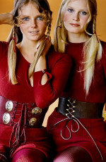 Cheryl Tiegs, Gunilla Lindblad by Jean-Pierre Zachariasen (1970)