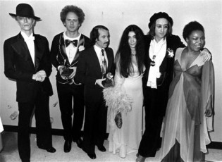 David Bowie, Art Garfunkel, Paul Simon, Yoko Ono, John Lennon & Roberta Flack by Bob Gruen / 1975