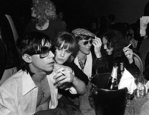 Iggy Pop, Cyrinda Foxe, David Bowie, Lisa Robinson / 1977