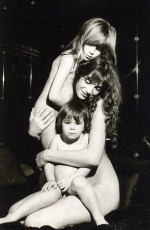 Jane Birkin with Kate Barry and Charlotte Gainsbourg by Giancarlo Botti / 1977
