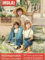 Jane Birkin w. child for Ihole (Spain] / August 1974