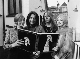 Christine Keeler, David Bailey, Penelope Tree and Marianne Faithful / 1969