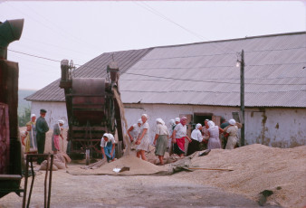 Жак Дюпакье - От Загорска к Орлу. Обмолот зерна / 1964