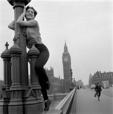 Lee Berde on Westminster Bridge by Philip Townsend / 1963
