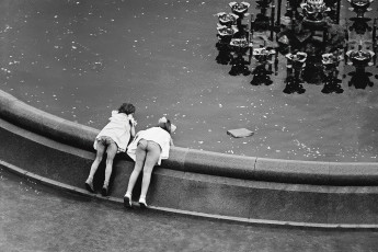 У фонтана / Владимир Лагранж (1961)