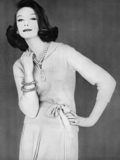 Anna-Carin Bjorck by Jerry Schatzbergi / Vogue USA (1960.02/2)