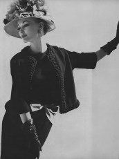 Dorothy McGowan by Sante Forlano / Vogue USA (1961.03/2)