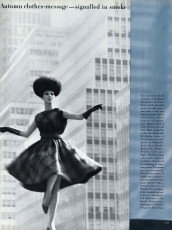 Simone d'Aillencourt by Horst P. Horst / Vogue USA (1962.08/2)