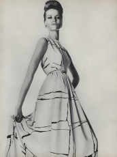 Veruschka by Irving Penn / Vogue USA (1963.04/2)