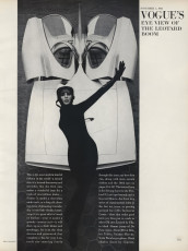Wilhelmina Cooper by Gene Laurents / Vogue USA (1963.11)