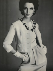 Mirella Petteni by Irving Penn / Vogue USA (1963.12)