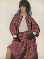 Mirella Petteni by Irving Penn (Vogue USA 1965.02/2)