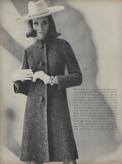 Veruschka by Gordon Parks / Vogue USA (1965.08/2)