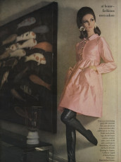 Wilhelmina Cooper by Horst P. Horst / Vogue USA (1965.11/2)