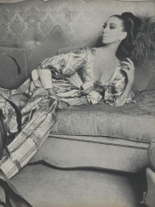 Wilhelmina Cooper by Horst P. Horst / Vogue USA (1965.11/2)