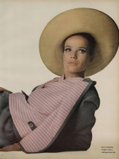 Veruschka by Irving Penn / Vogue USA (1966.02)