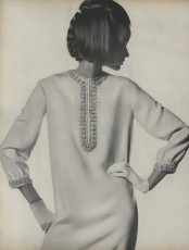 Veruschka by Irving Penn (Vogue USA 1966.08/2)