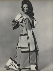 Birgitta af Klercker by Gianni Penati (Vogue USA 1967.04/2)