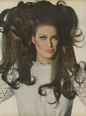 Editha Dussler by Irving Penn (Vogue USA 1967.05)