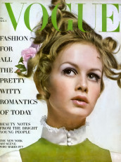 Twiggy by Richard Avedon (Vogue USA 1967.08)