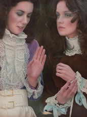 Donna Mitchell, Moyra Swan by Alexis Waldeck (Vogue USA 1967.08)