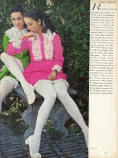 Donna Mitchell, Moyra Swan by Alexis Waldeck (Vogue USA 1967.08)