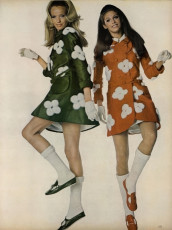 Veruschka, Ann Turkel by Irving Penn (Vogue USA 1967.09/2)