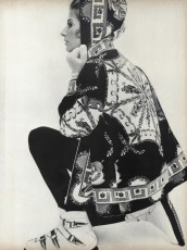Jill Kennington by William Klein (Vogue USA 1967.11)