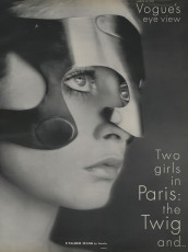 Twiggy by Richard Avedon (Vogue USA 1968.03/2)