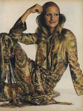 Susan Schoenberg by Irving Penn (Vogue USA 1969.09/2)