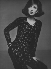 Donna Mitchell by Richard Avedon
/ Vogue USA (1971.08)
