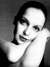 Donna Mitchell by Richard Avedon
/ Vogue USA (1971.09)