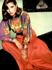 Apollonia van Ravenstein by Bob Stone / Vogue USA (1972.08/2)